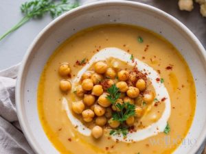 creamy zucchini soup with chickpeas
