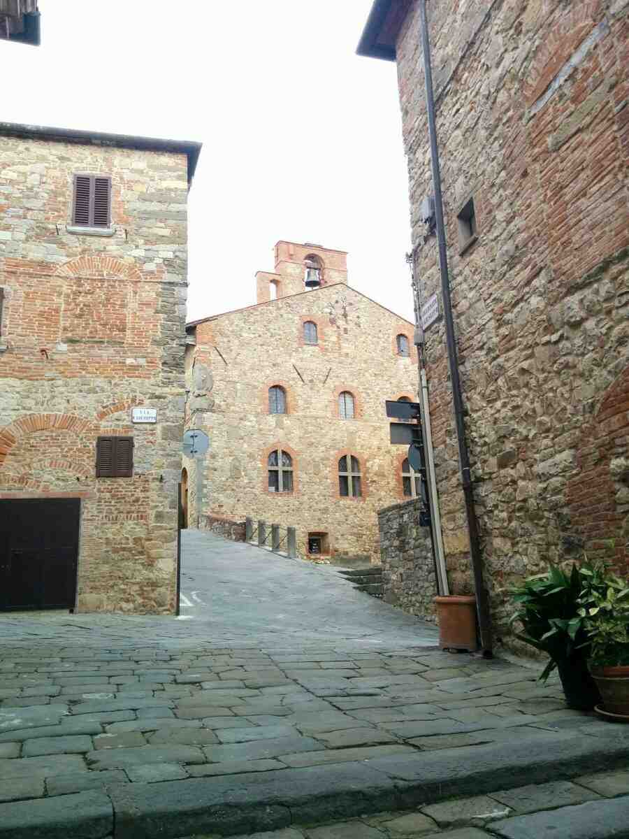 Winding roads in Monteriggioni