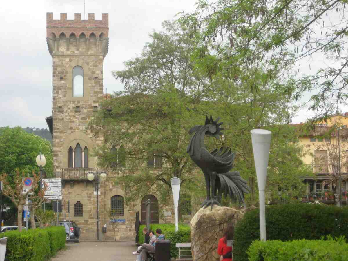 Gallo Nero statue in Greve in Chianti