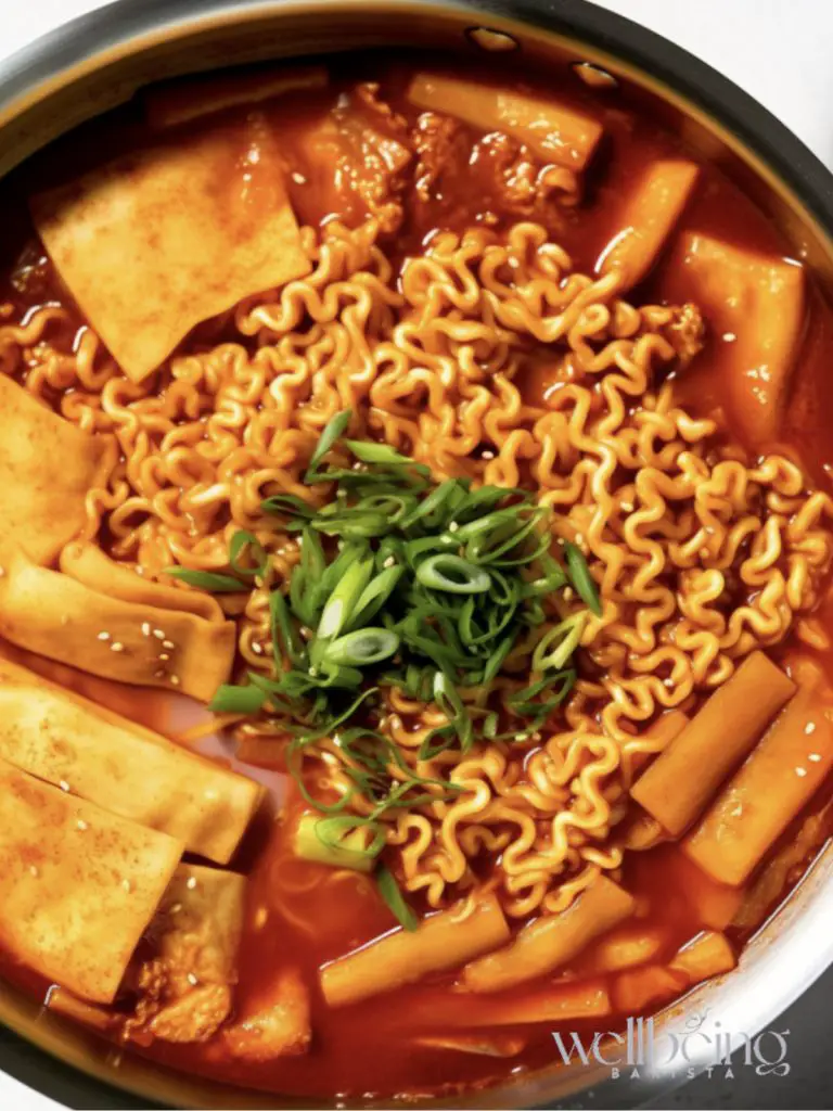 Spicy Korean Rabokki (Ddeokbokki with ramyeon), fish cakes and rice cakes
