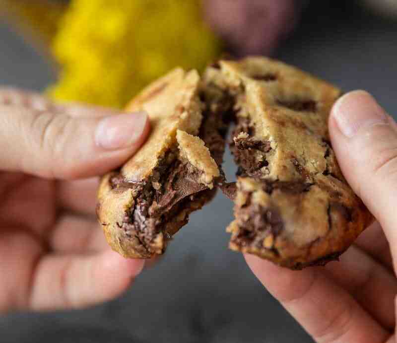 chocolate chip lava cookies 