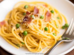 spaghetti carbonara with peas and ham