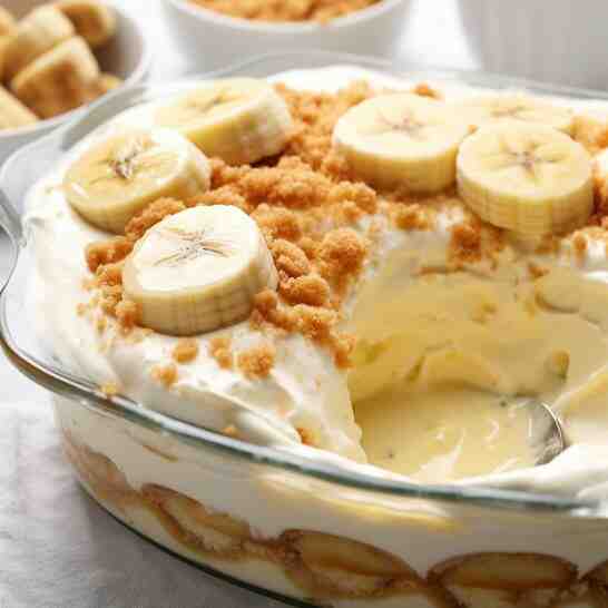 banana pudding with vanilla wafers and caramelised banana